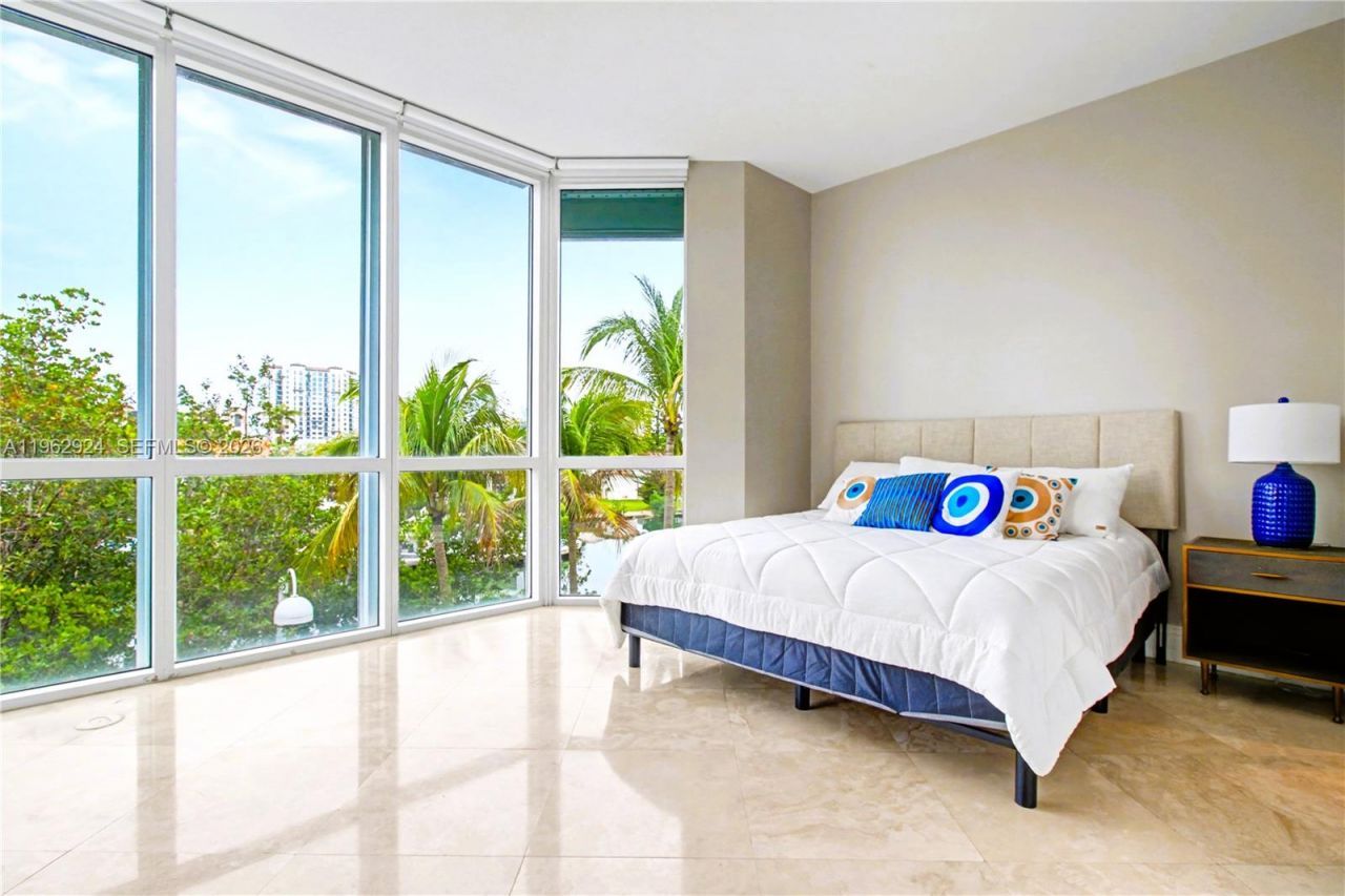 16500 Collins Ave , Unit TH-9, Sunny Isles Beach, FL 33160 Photo