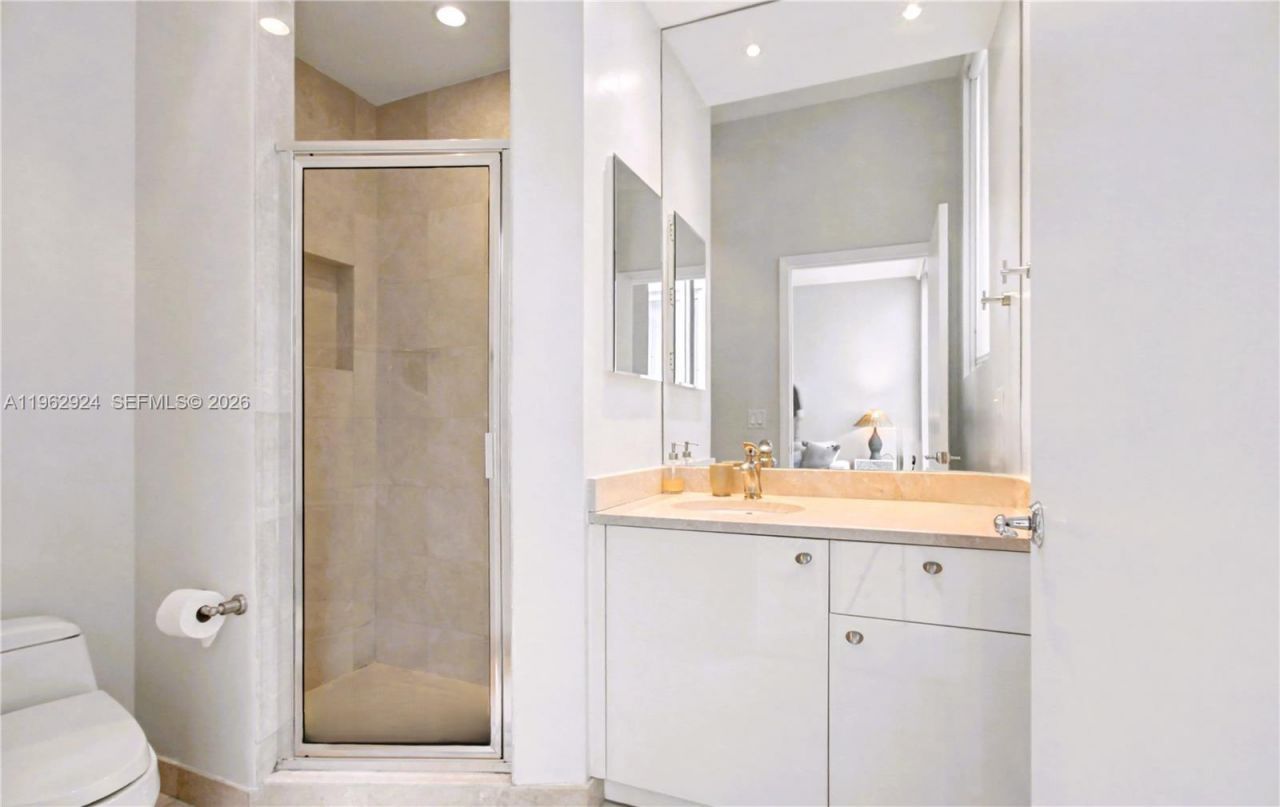 16500 Collins Ave , Unit TH-9, Sunny Isles Beach, FL 33160 Photo