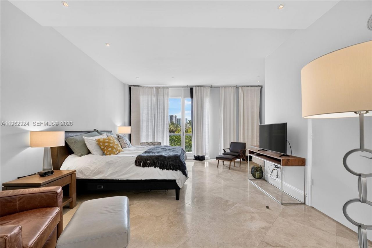 16500 Collins Ave, Unit TH-9, Sunny Isles Beach, FL 33160 Photo