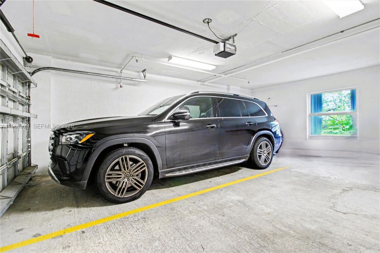 16500 Collins Ave , Unit TH-9, Sunny Isles Beach, FL 33160 Photo