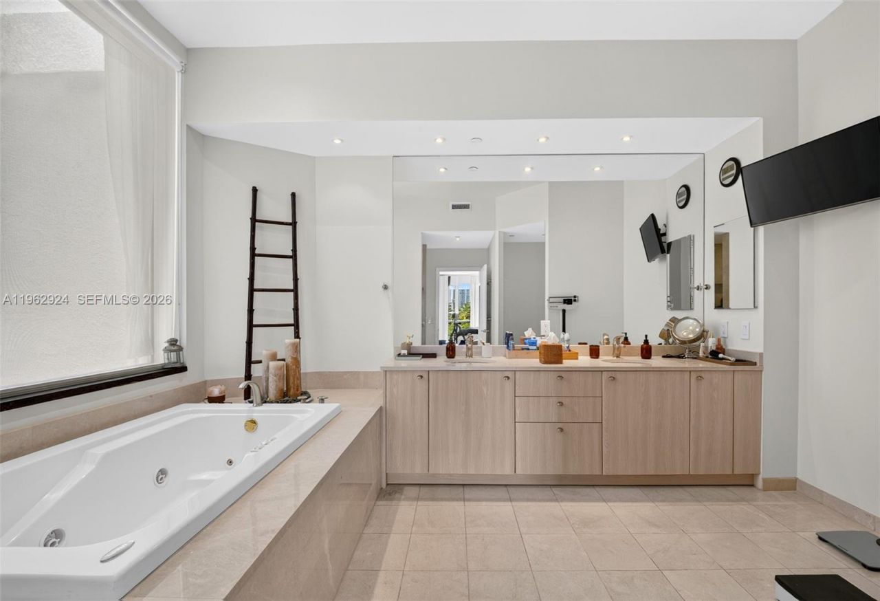 16500 Collins Ave, Unit TH-9, Sunny Isles Beach, FL 33160 Photo
