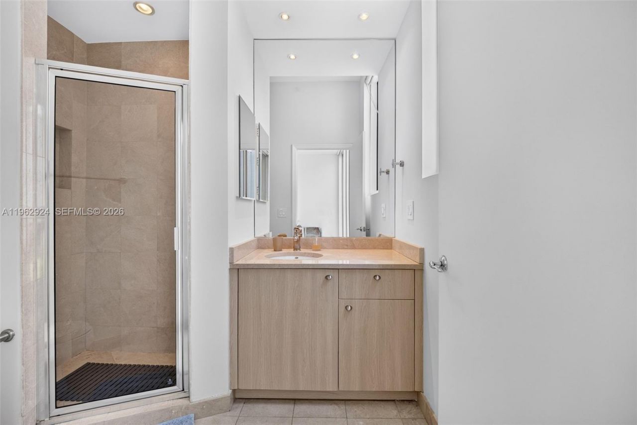 16500 Collins Ave, Unit TH-9, Sunny Isles Beach, FL 33160 Photo