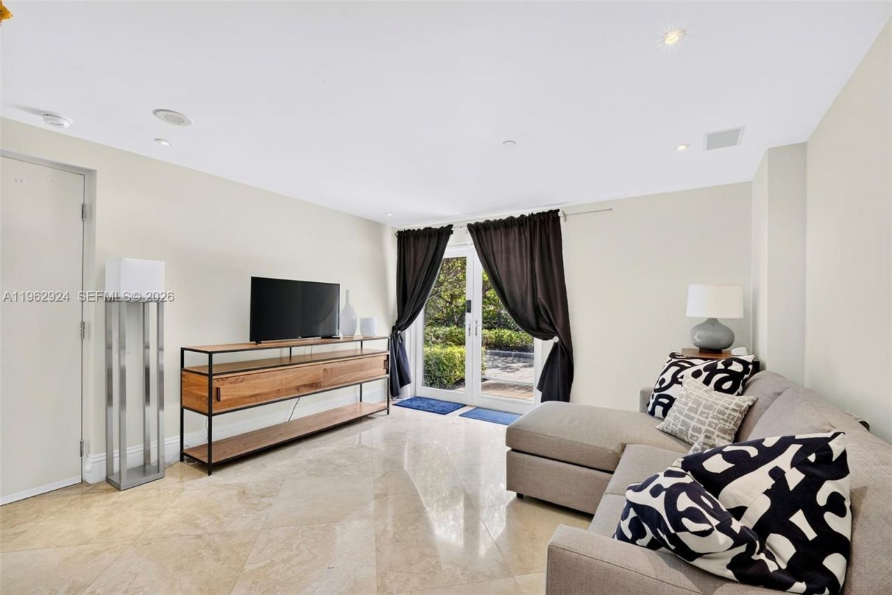 16500 Collins Ave, Unit TH-9, Sunny Isles Beach, FL 33160 Photo