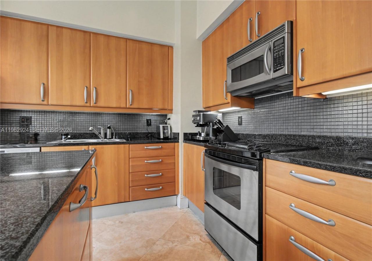 16500 Collins Ave , Unit TH-9, Sunny Isles Beach, FL 33160 Photo