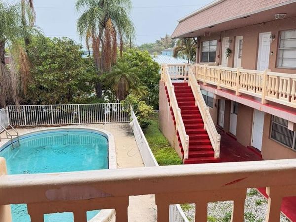 241 SE 9th Ave, Unit 206, Pompano Beach, FL 33060