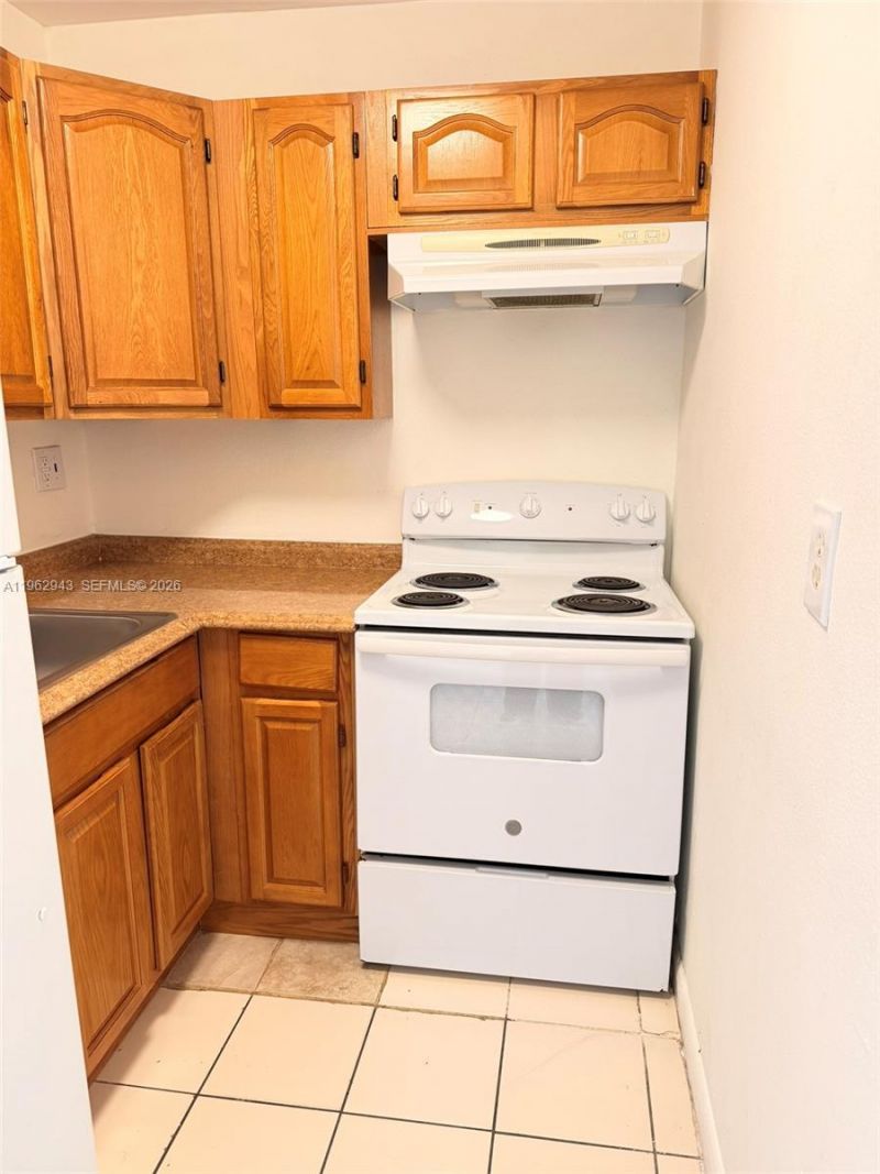 241 SE 9th Ave, Unit 206, Pompano Beach, FL 33060 Photo