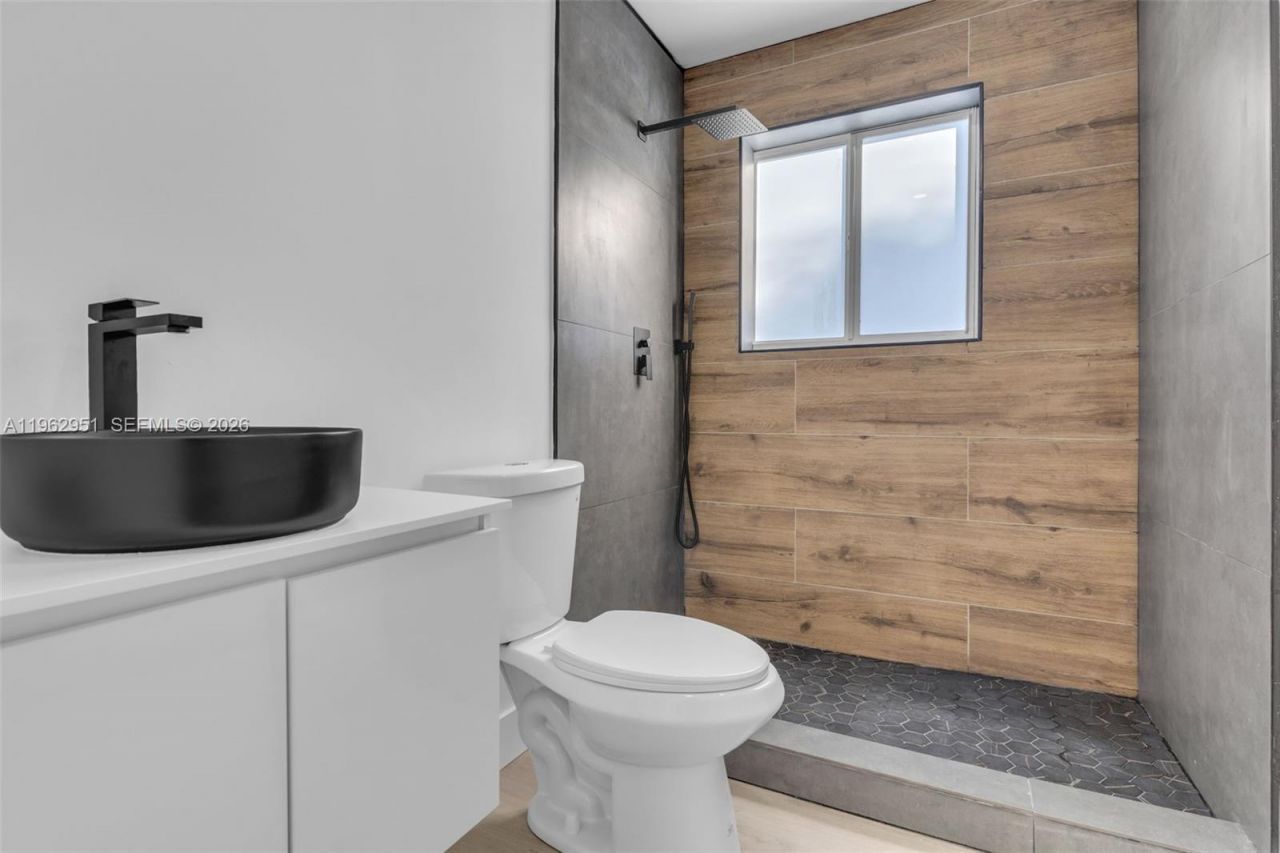 5941 E 6th Ave, Hialeah, FL 33013 Photo