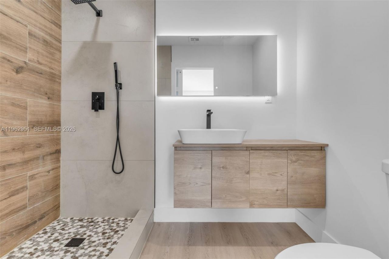 5941 E 6th Ave, Hialeah, FL 33013 Photo