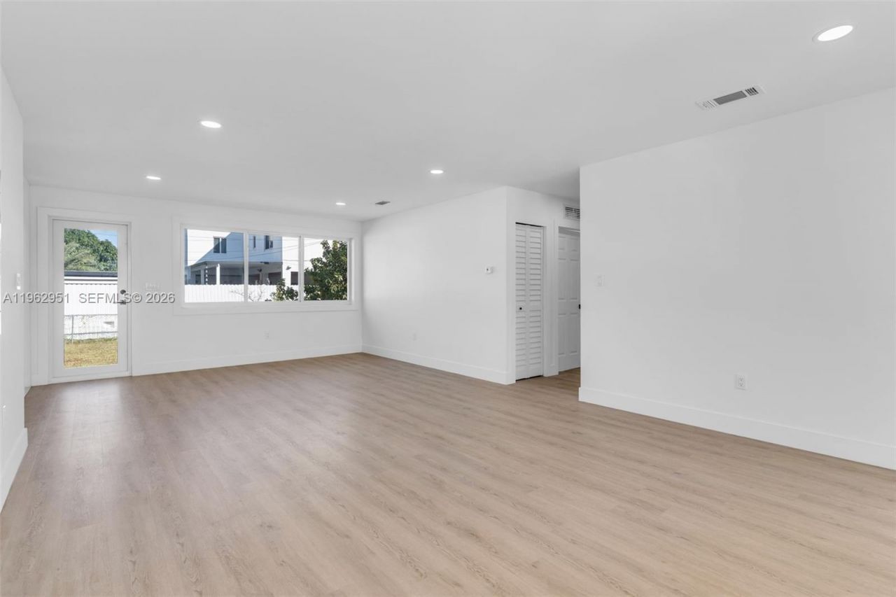 5941 E 6th Ave, Hialeah, FL 33013 Photo