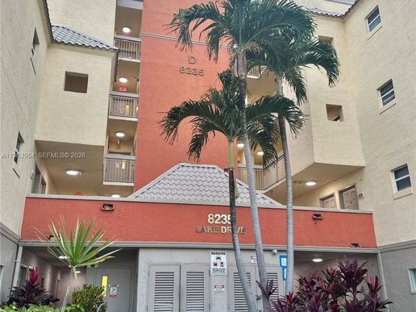 8235 Lake Dr , Unit 204, Doral, FL 33166