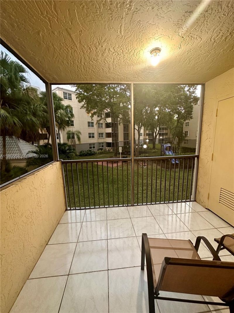 8235 Lake Dr , Unit 204, Doral, FL 33166 Photo