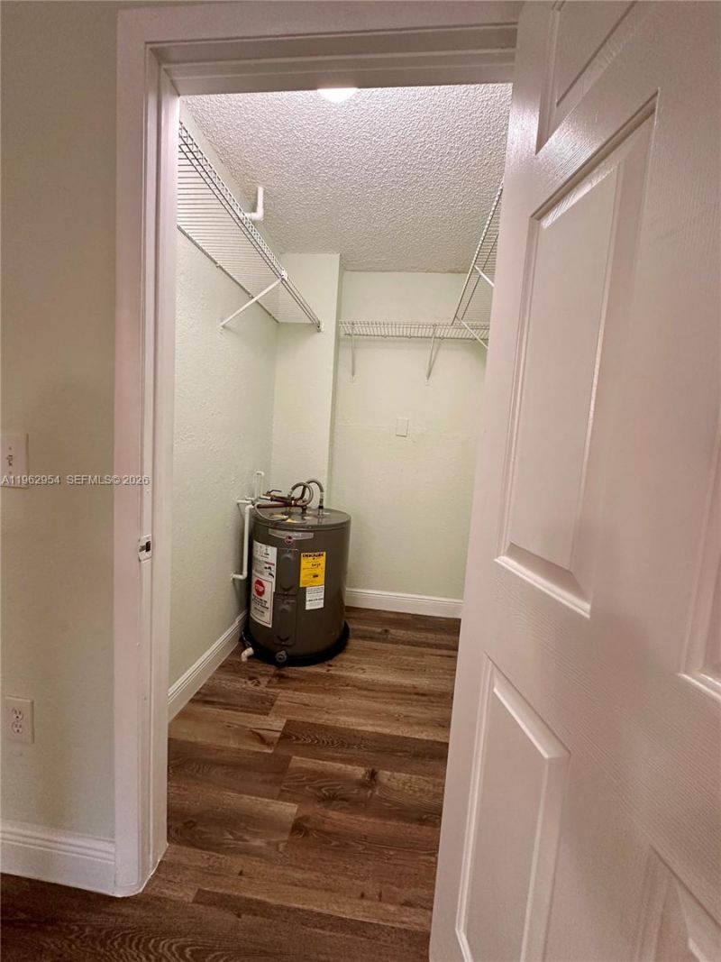 8235 Lake Dr , Unit 204, Doral, FL 33166 Photo