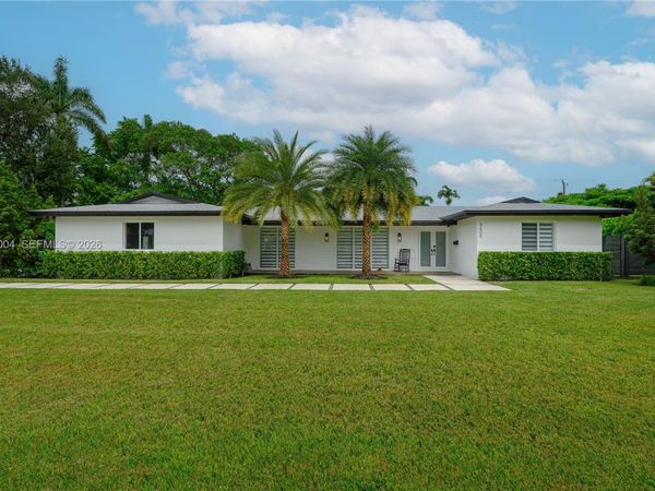 8605 SW 162nd St, Palmetto Bay, FL 33157