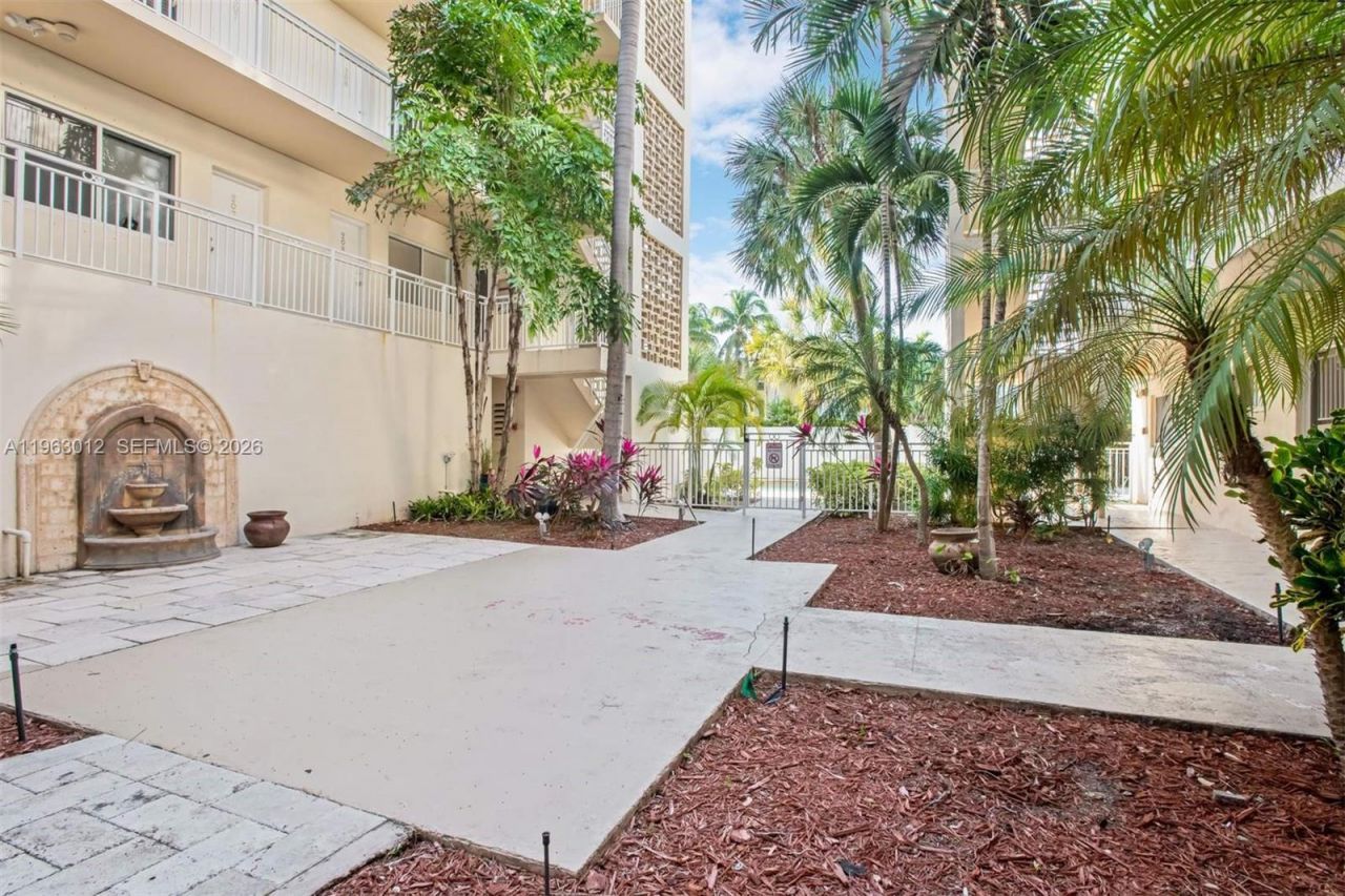 10001 W Bay Harbor Dr , Unit 208, Bay Harbor Islands, FL 33154 Photo