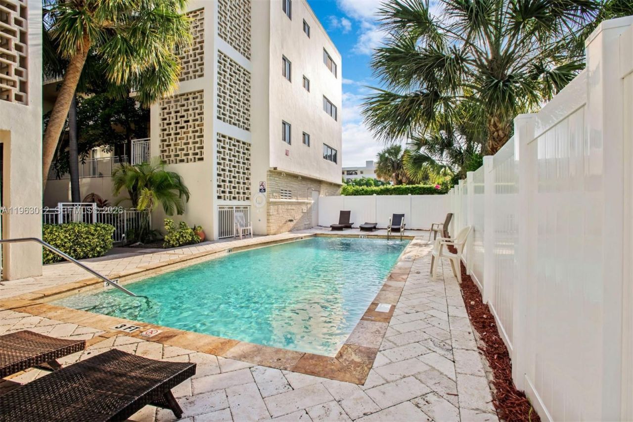 10001 W Bay Harbor Dr , Unit 208, Bay Harbor Islands, FL 33154 Photo