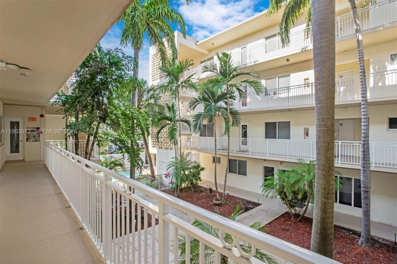 10001 W Bay Harbor Dr , Unit 208, Bay Harbor Islands, FL 33154 Photo