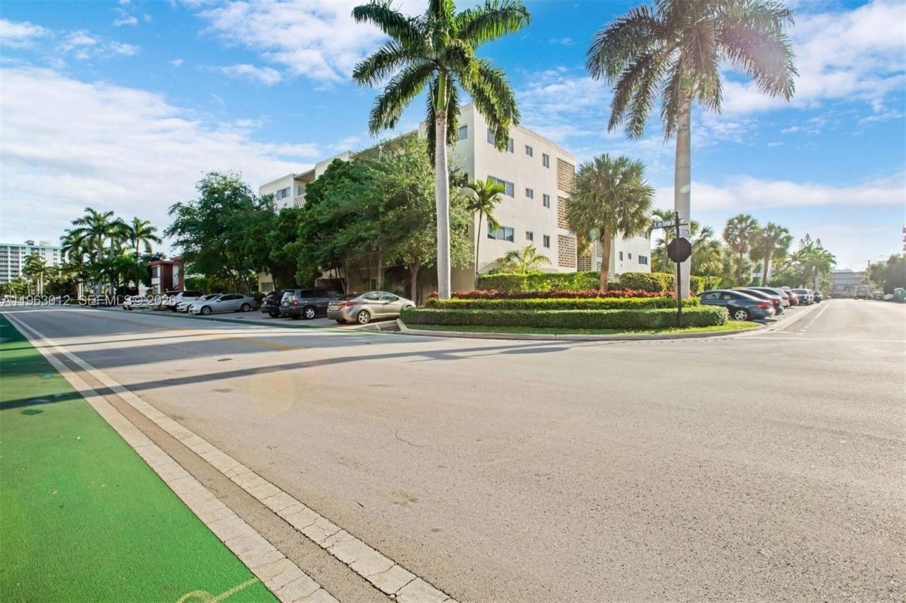 10001 W Bay Harbor Dr , Unit 208, Bay Harbor Islands, FL 33154 Photo