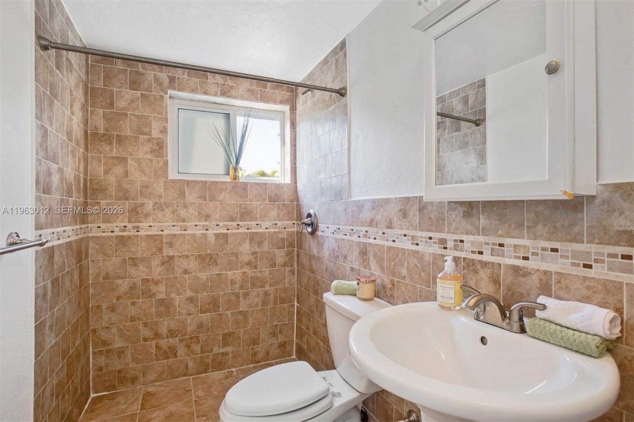 10001 W Bay Harbor Dr , Unit 208, Bay Harbor Islands, FL 33154 Photo