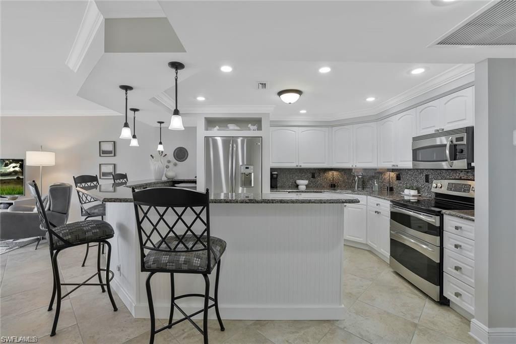 5 Bluebill Ave, Unit 812, Naples, FL 34108 Photo