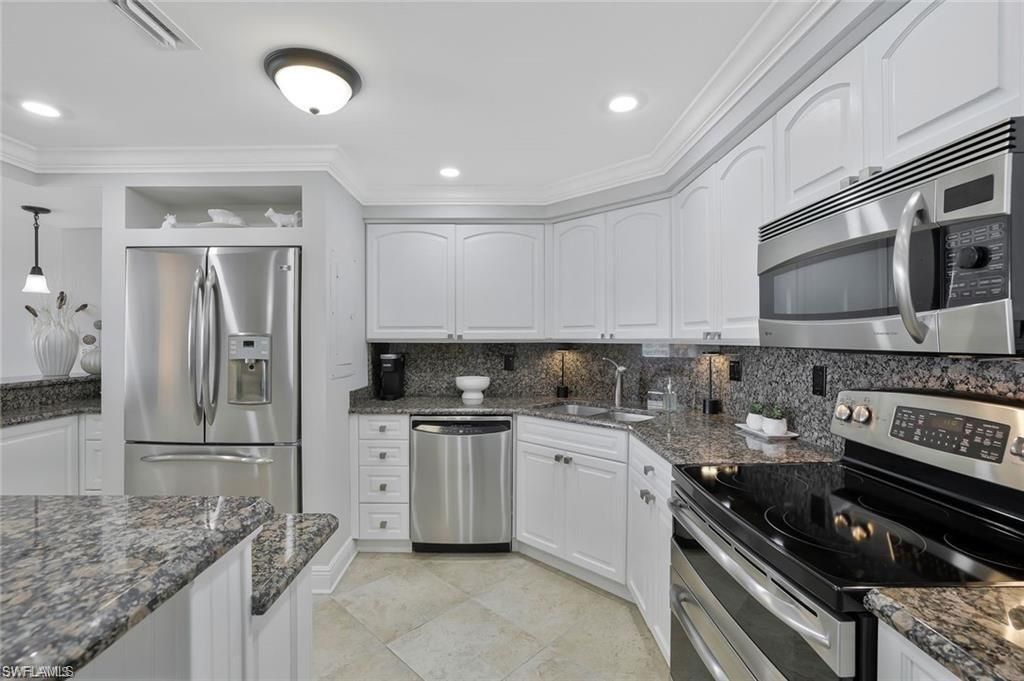 5 Bluebill Ave, Unit 812, Naples, FL 34108 Photo