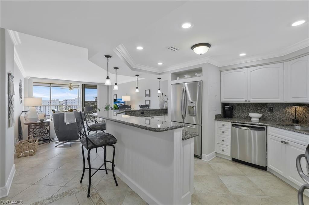 5 Bluebill Ave, Unit 812, Naples, FL 34108 Photo