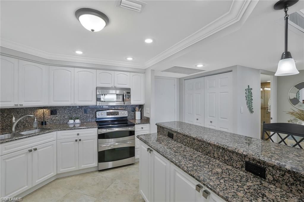 5 Bluebill Ave, Unit 812, Naples, FL 34108 Photo