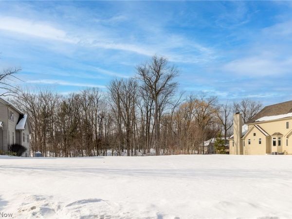 1906 Woodbrook Lane, Lyndhurst, OH 44122