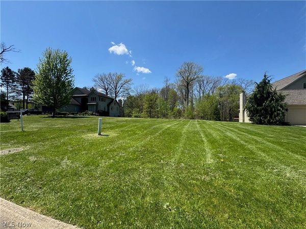 1906 Woodbrook Lane, Lyndhurst, OH 44122