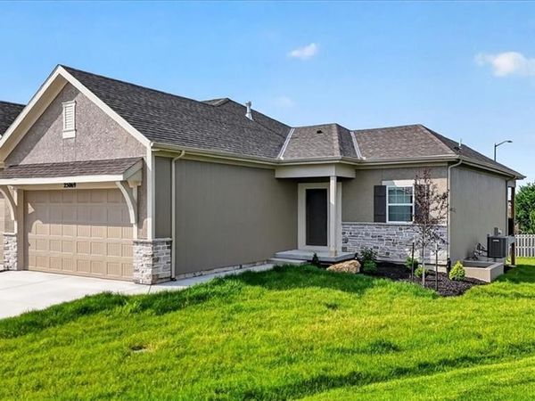 25069 W 94th Terrace, Lenexa, KS 66227