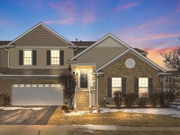 2612 Loren Lane, Unit 2612, Algonquin, IL 60102