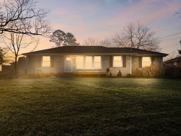 1934 Pinehurst Dr, Nashville, TN 37216