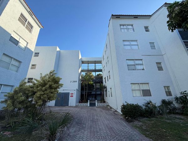 2800 Somerset Drive, Unit 304j, Lauderdale Lakes, FL 33311