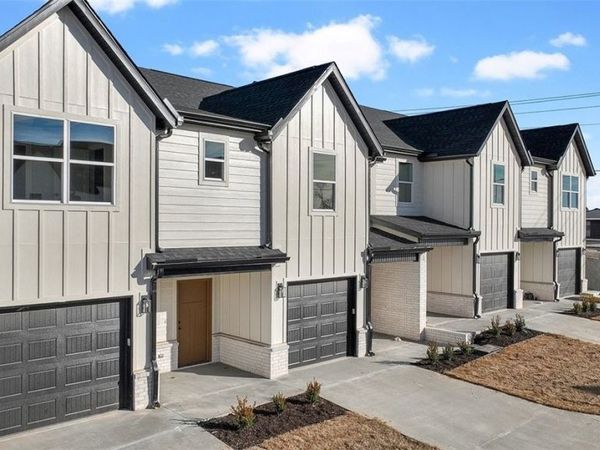 772 W Pickens Road, Pea Ridge, AR 72751