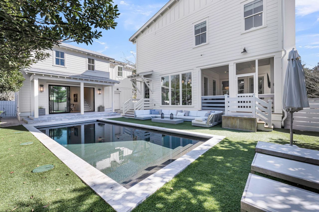 546 Center Street Photo 10