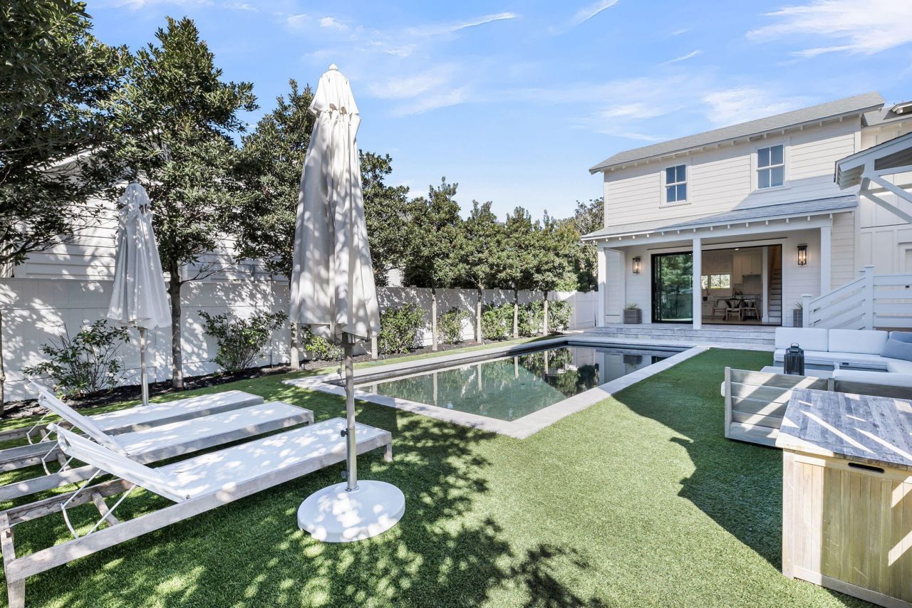 546 Center Street Photo 11