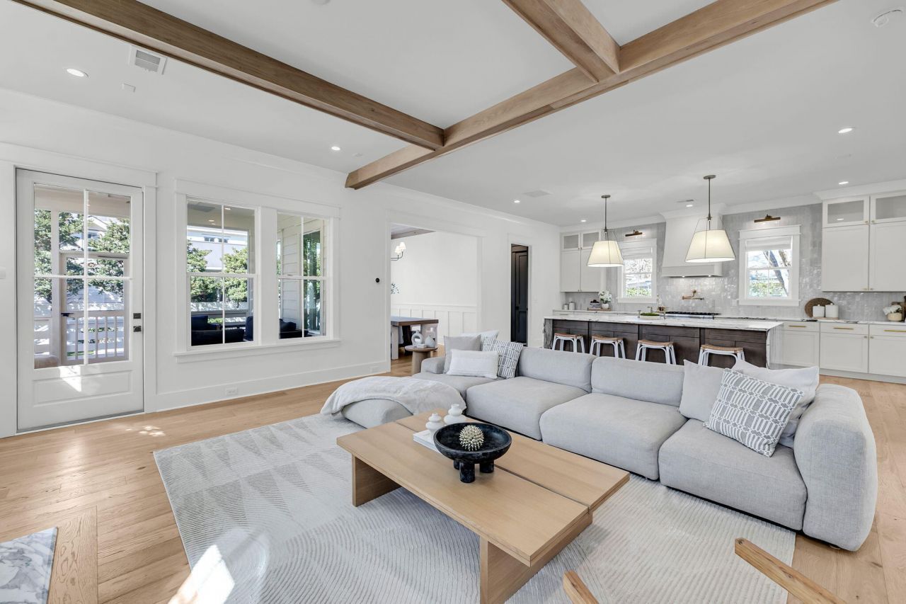 546 Center Street Photo 15