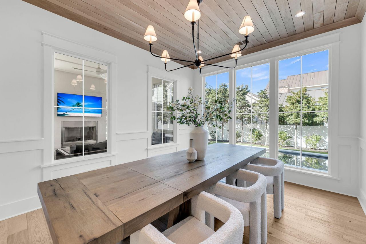 546 Center Street Photo 16