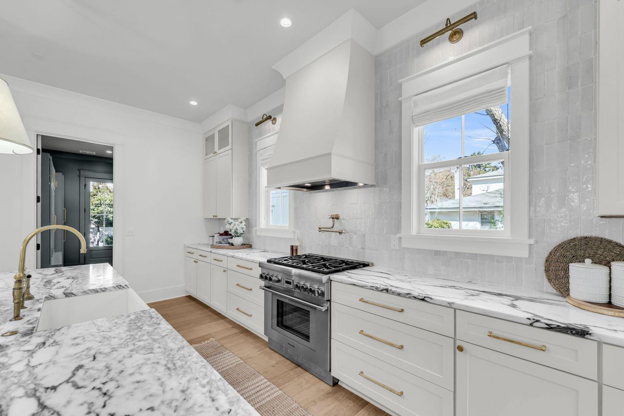 546 Center Street Photo 17