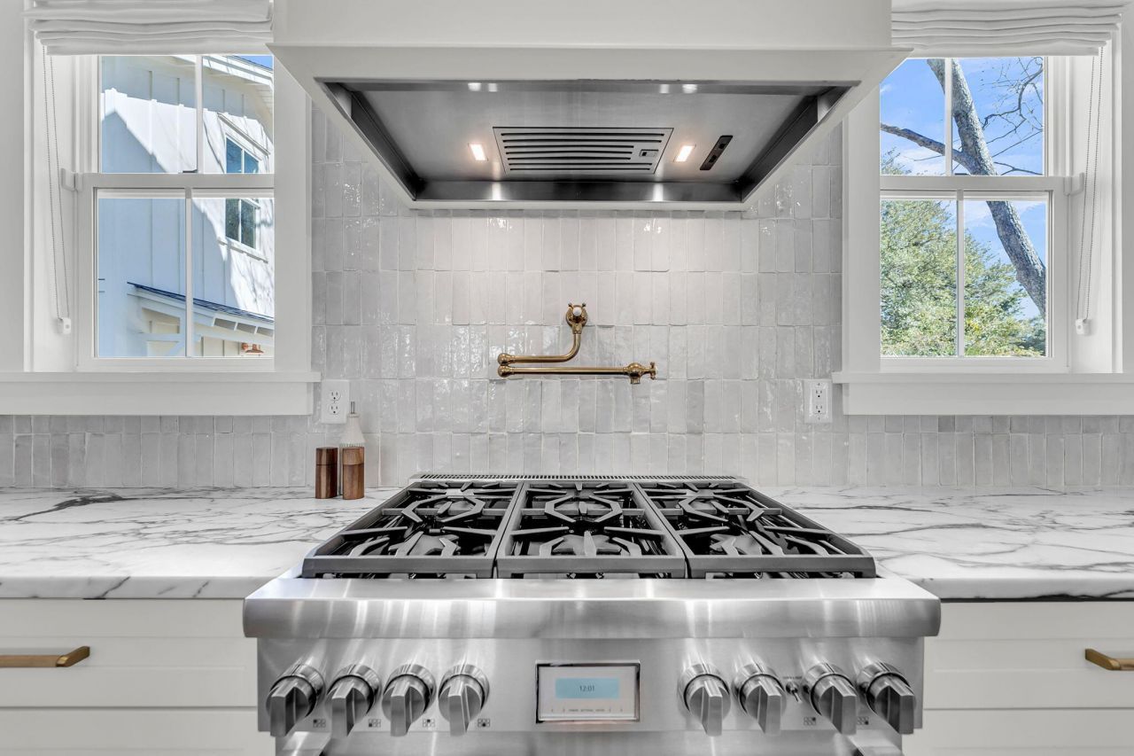 546 Center Street Photo 18