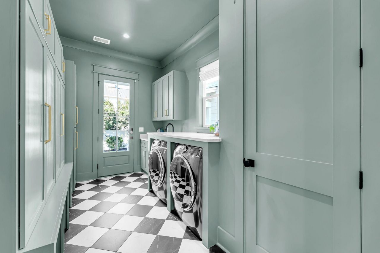 546 Center Street Photo 22