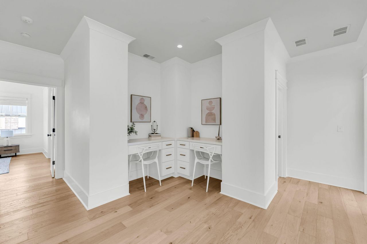 546 Center Street Photo 23