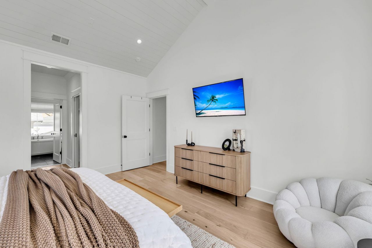 546 Center Street Photo 25