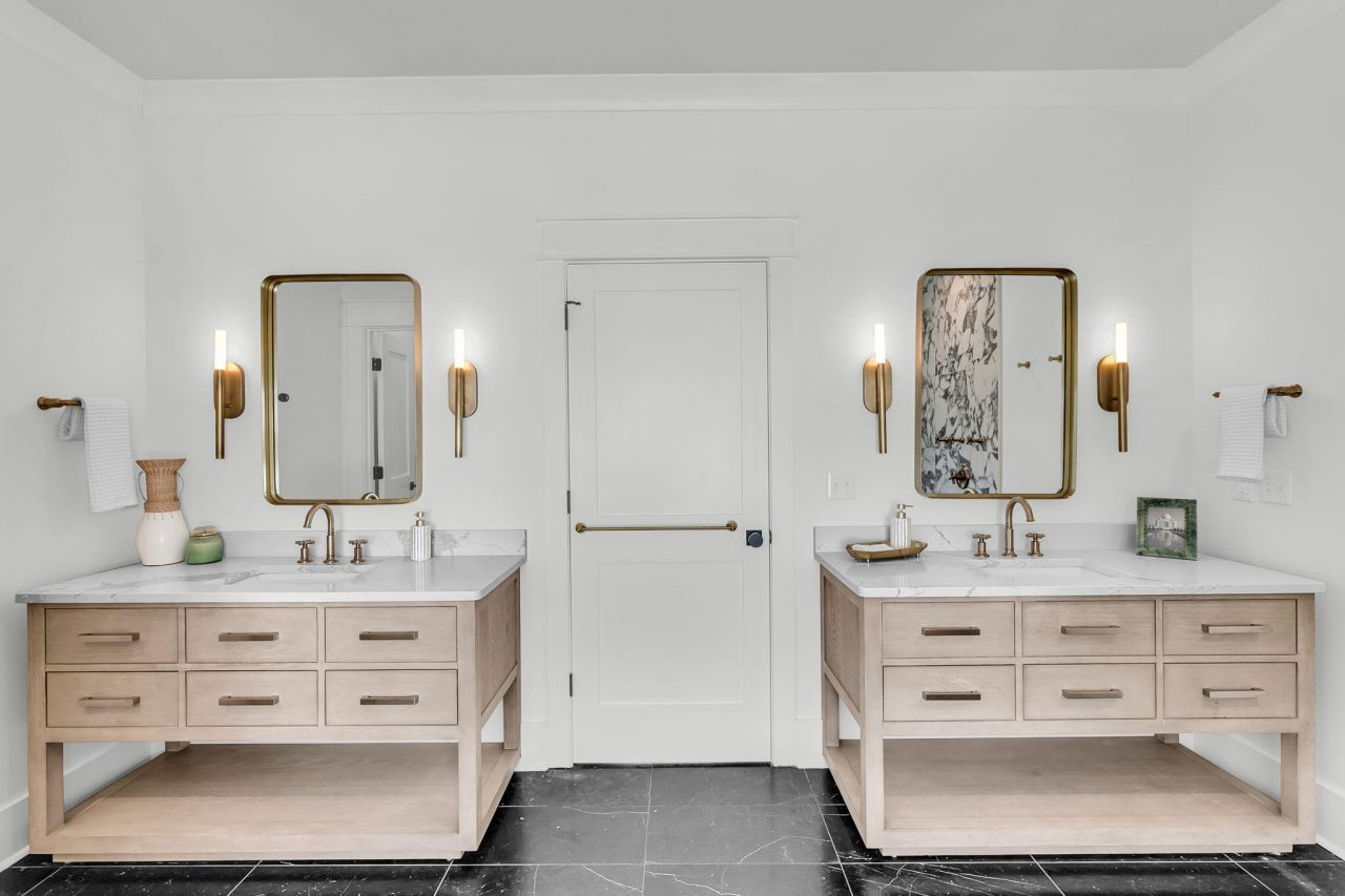 546 Center Street Photo 26