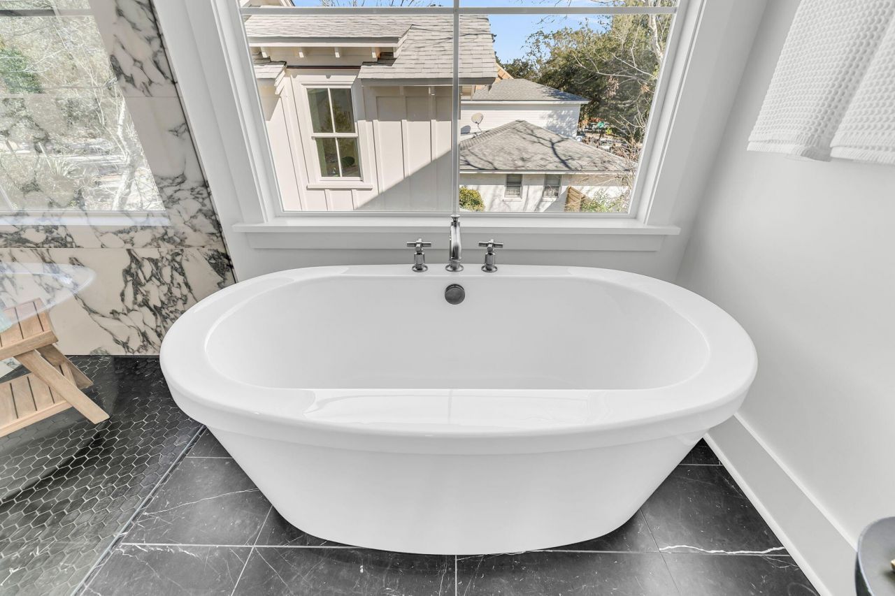 546 Center Street Photo 28