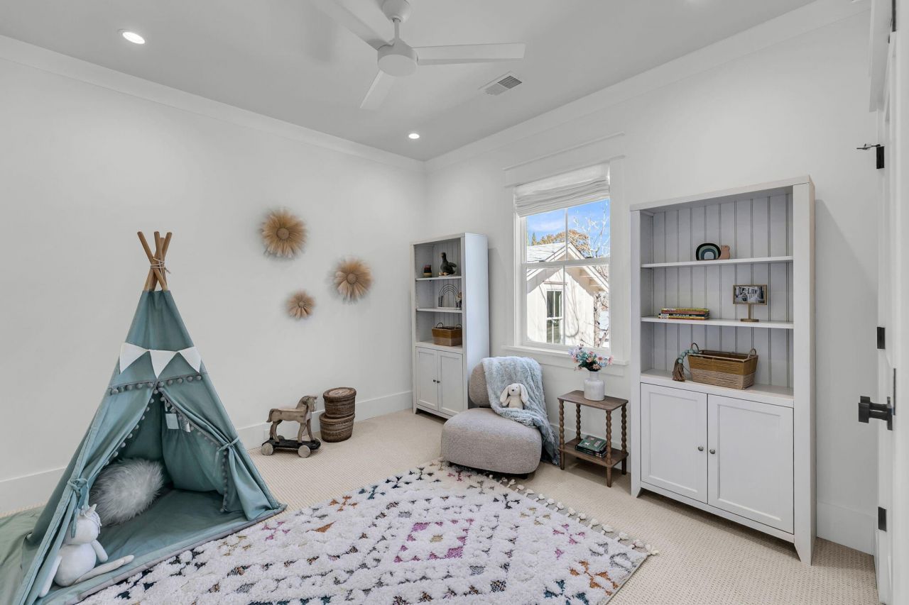 546 Center Street Photo 30