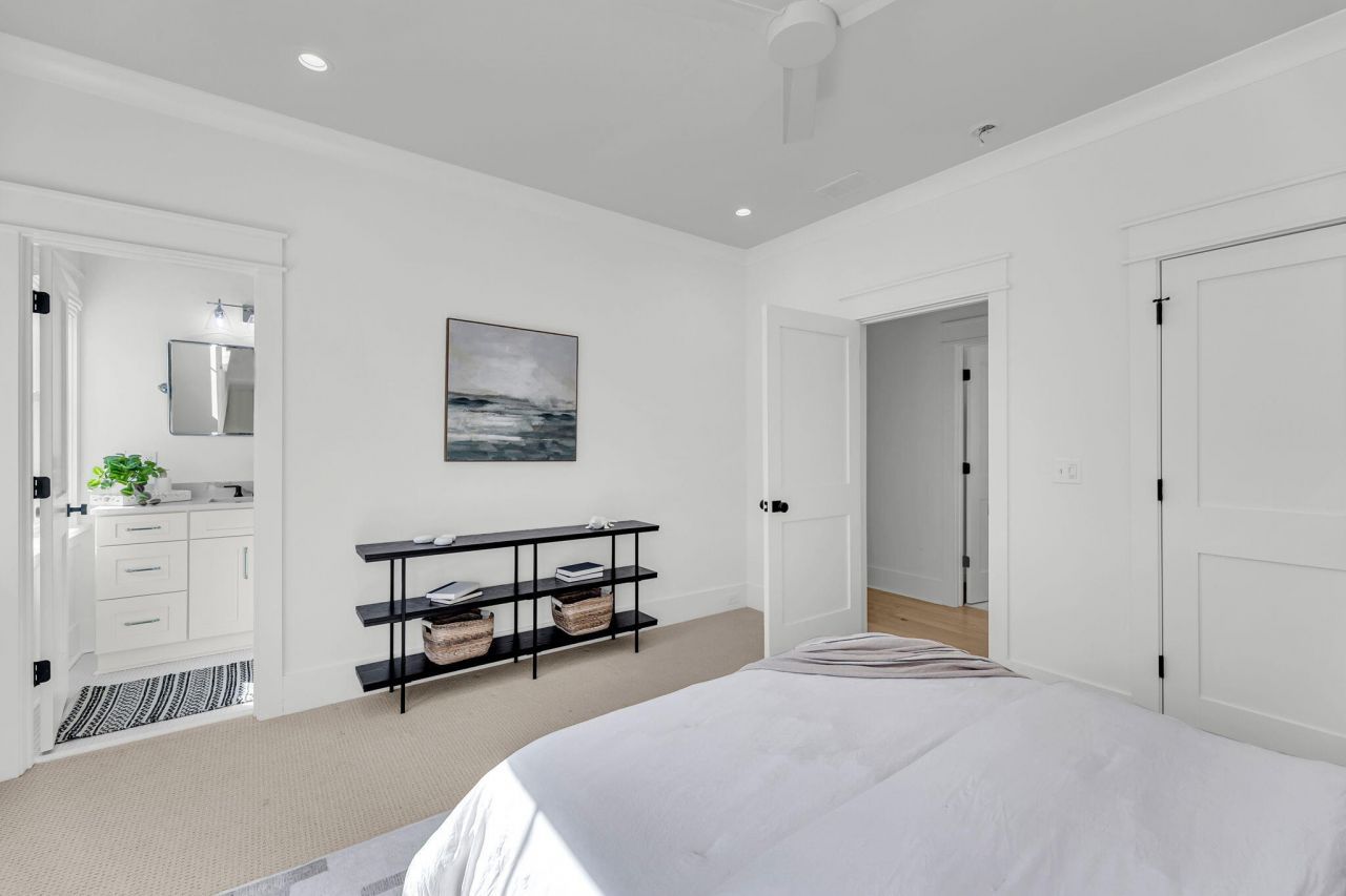 546 Center Street Photo 31