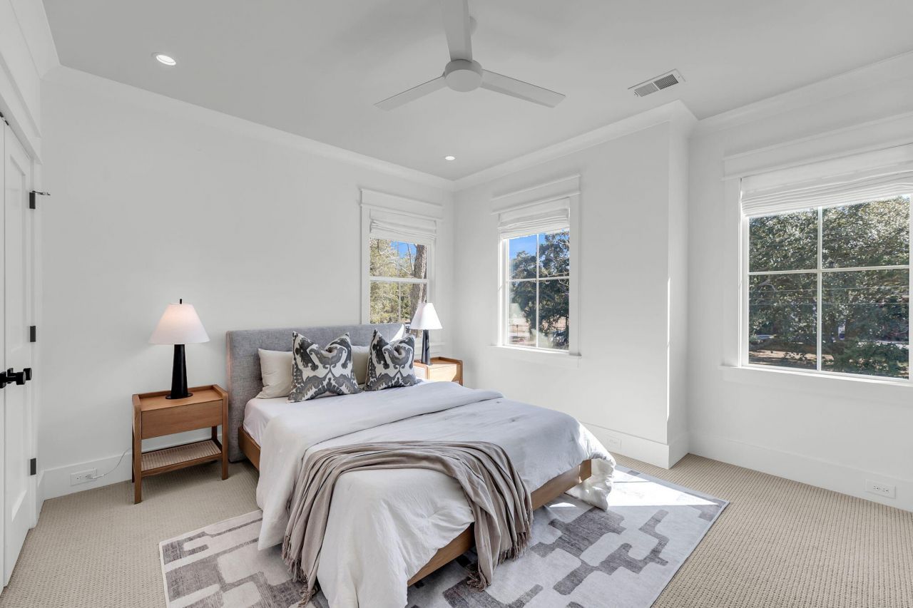 546 Center Street Photo 33