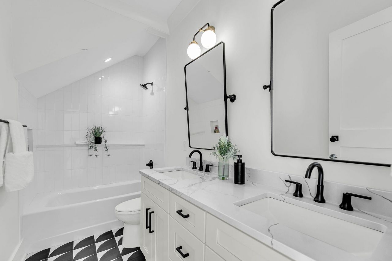 546 Center Street Photo 34