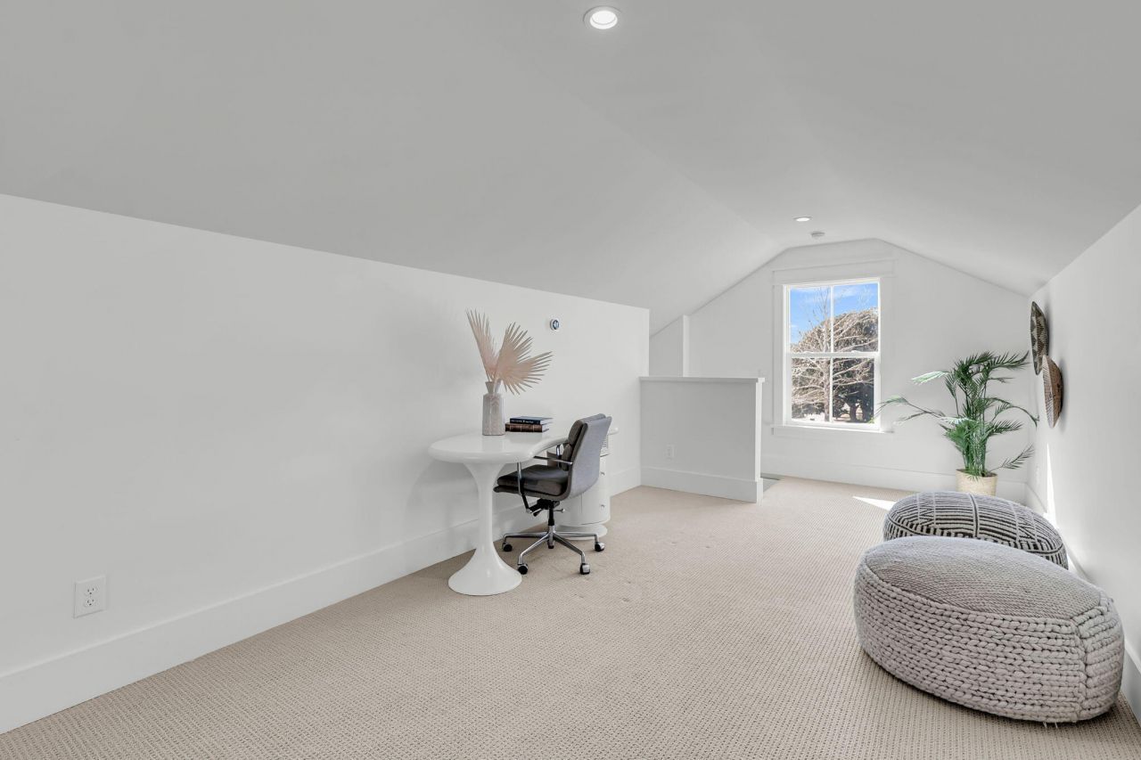 546 Center Street Photo 38