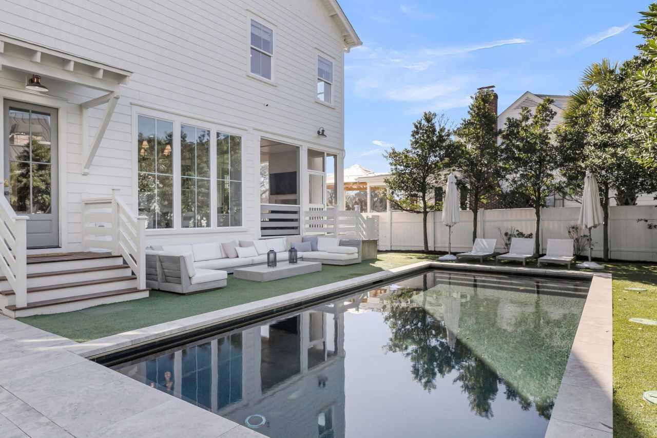 546 Center Street Photo 42